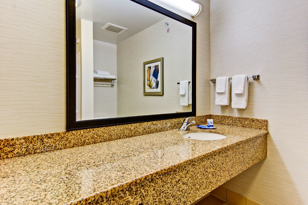 Fairfield Inn & Suites By Marriott State College Esterno foto